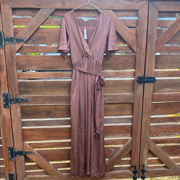 Elegant Brown Wrap Dress - Picture 1 of 6